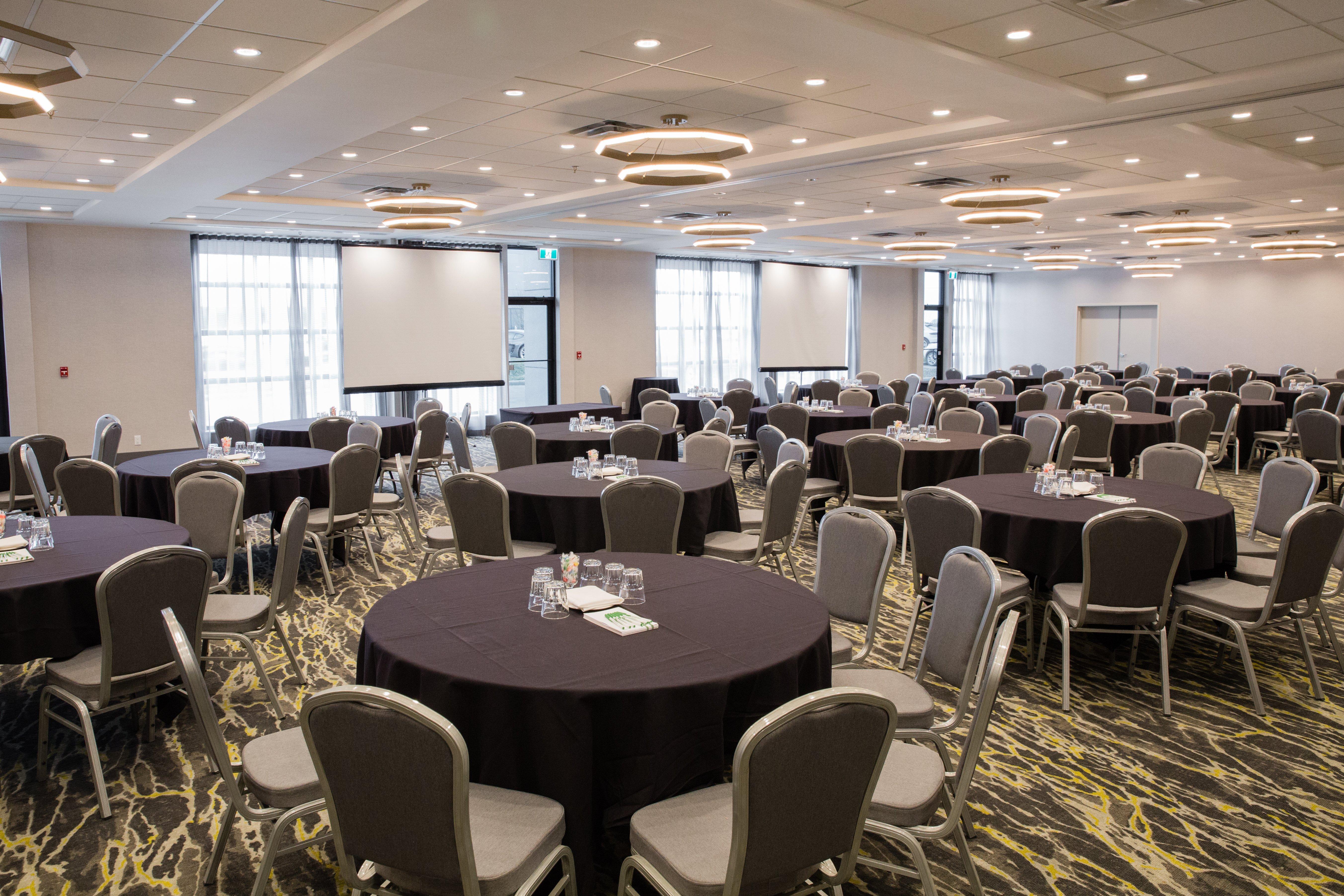 Holiday Inn Calgary South Conference Center Ngoại thất bức ảnh