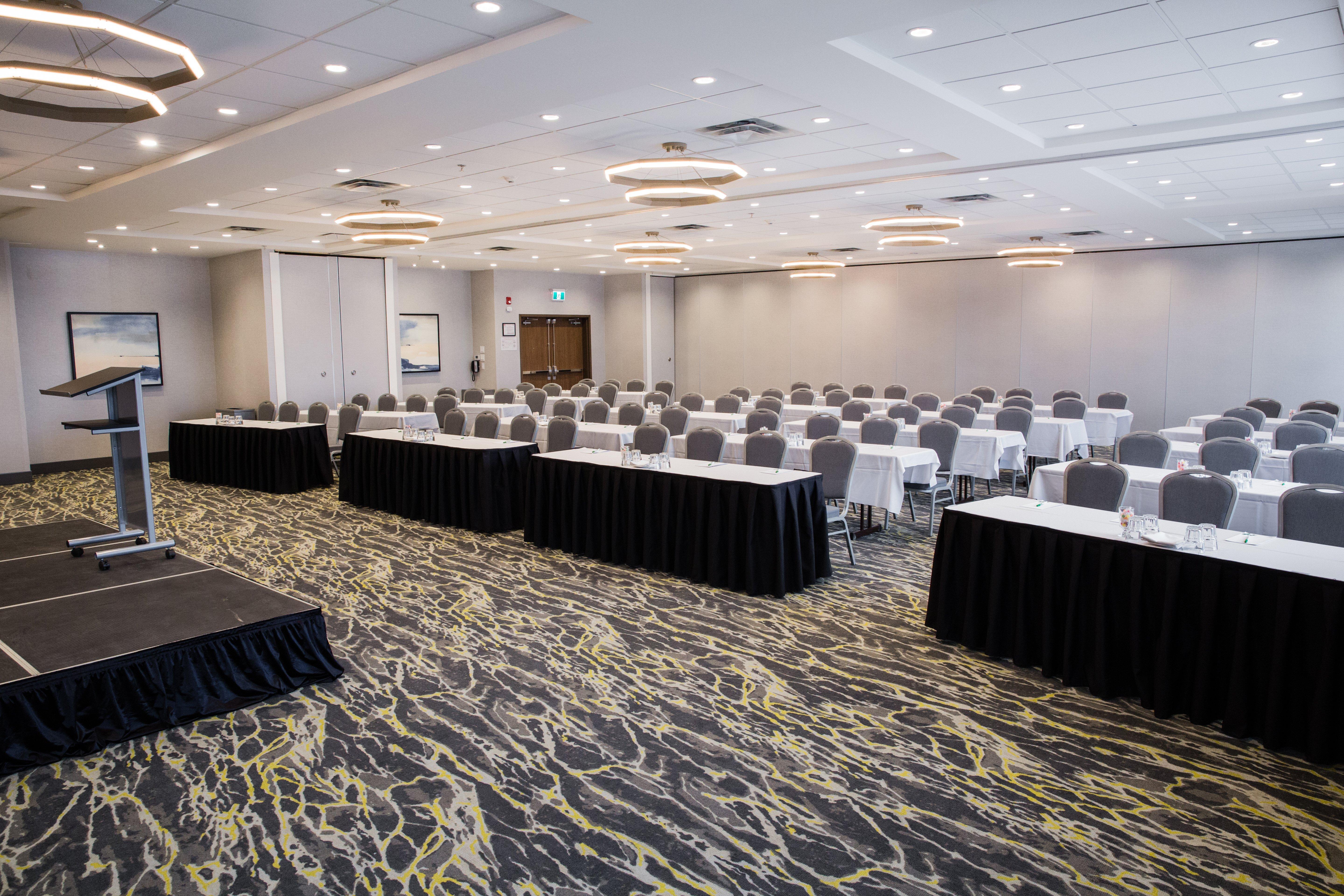 Holiday Inn Calgary South Conference Center Ngoại thất bức ảnh