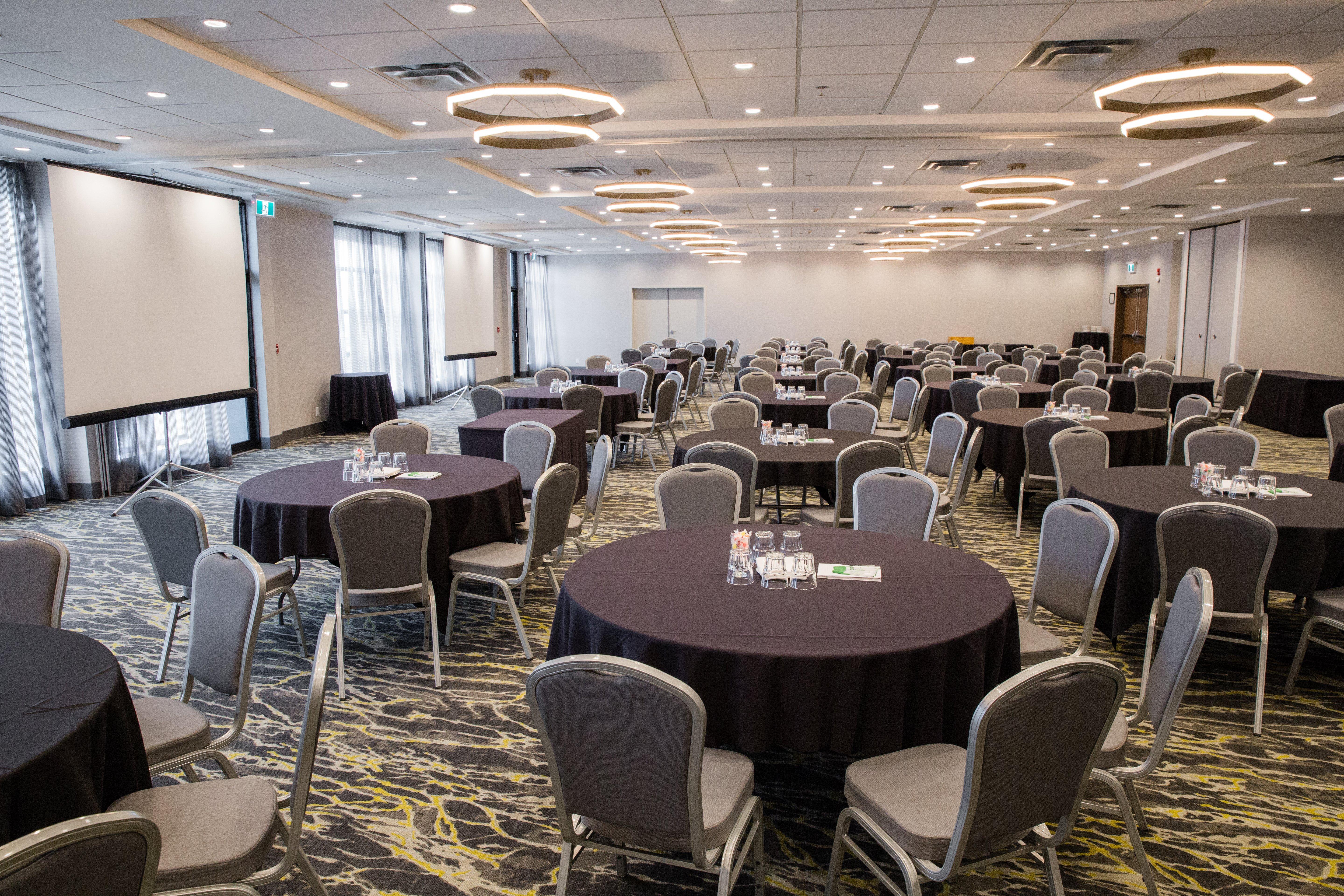 Holiday Inn Calgary South Conference Center Ngoại thất bức ảnh