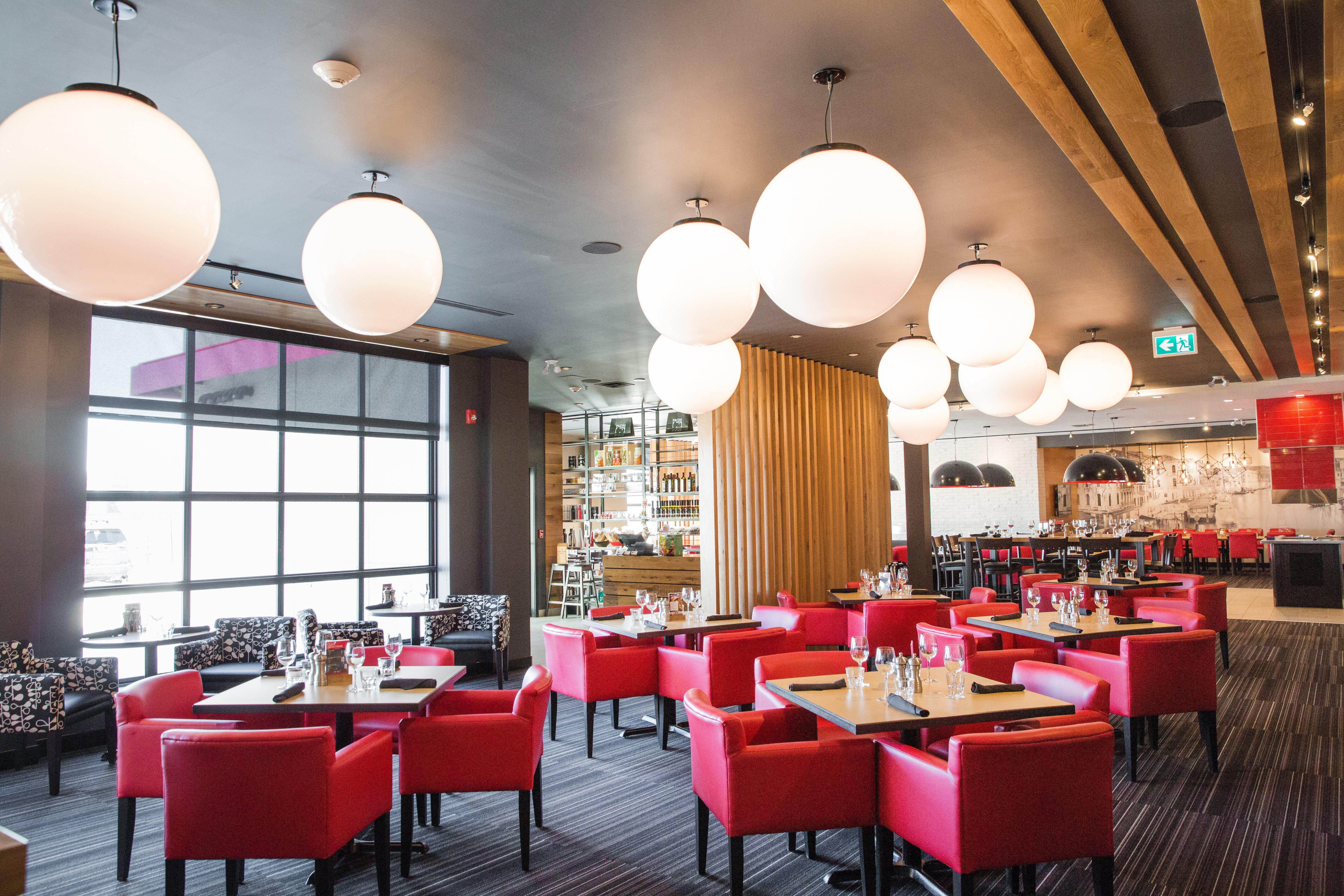 Holiday Inn Calgary South Conference Center Ngoại thất bức ảnh