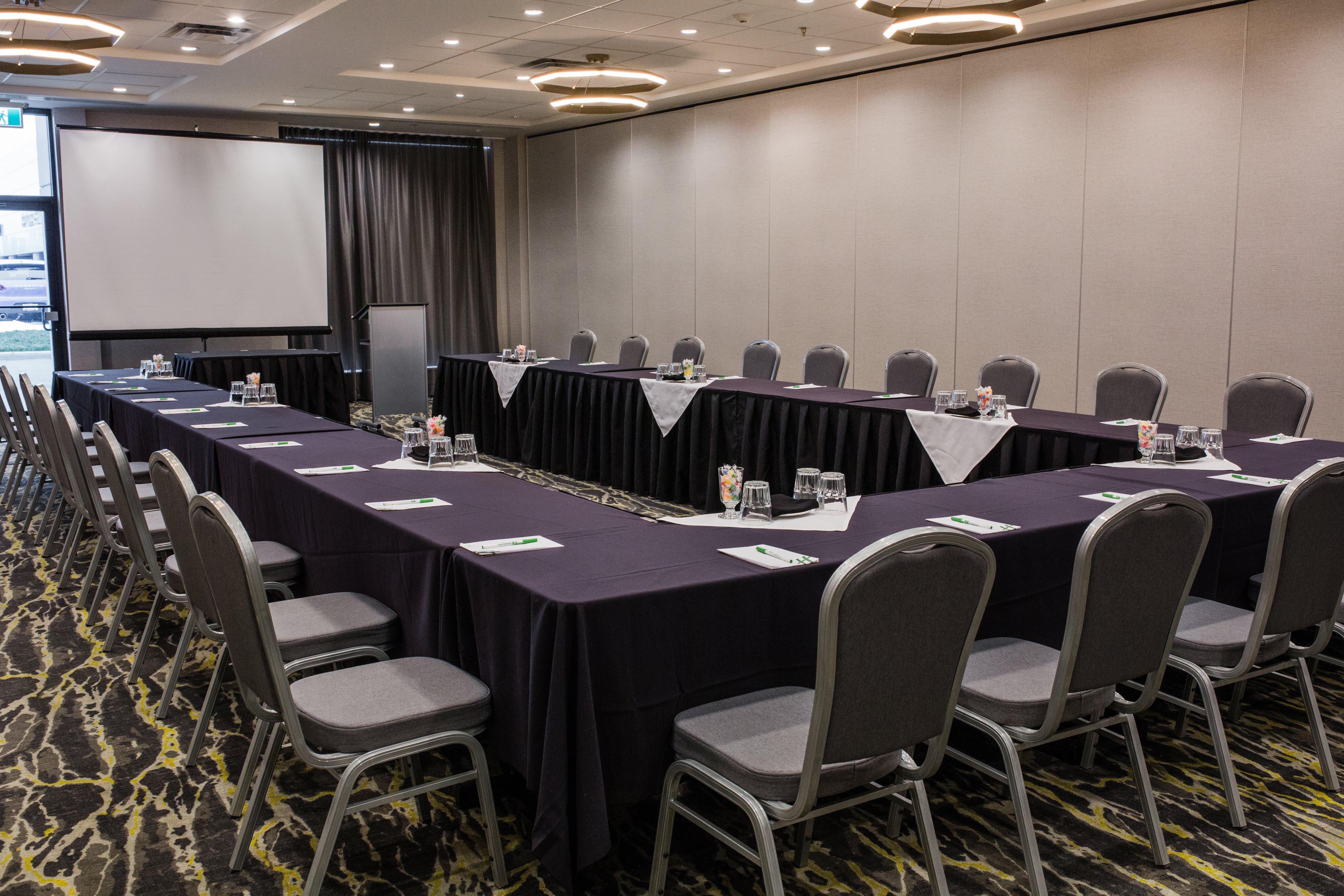 Holiday Inn Calgary South Conference Center Ngoại thất bức ảnh