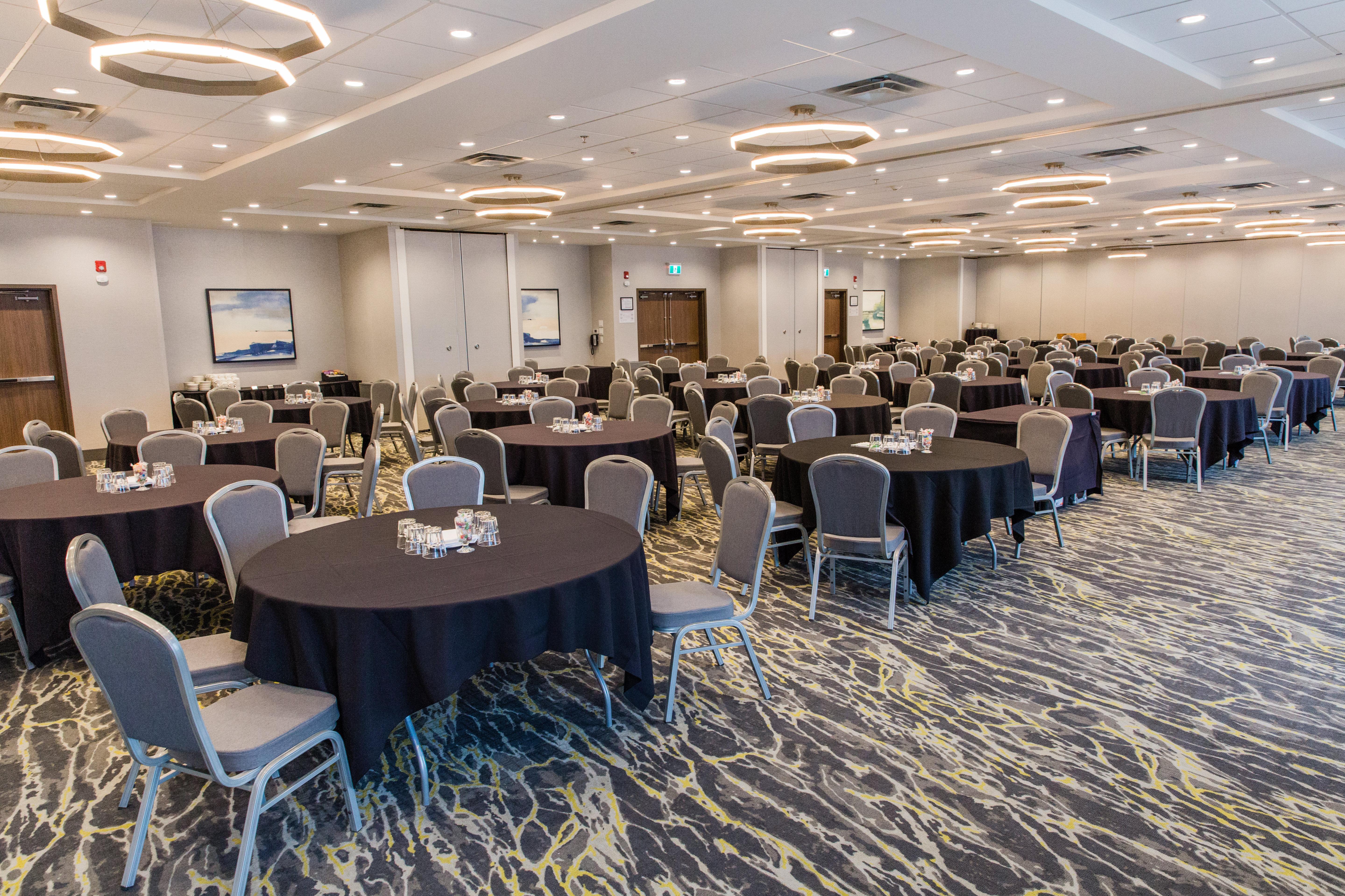 Holiday Inn Calgary South Conference Center Ngoại thất bức ảnh