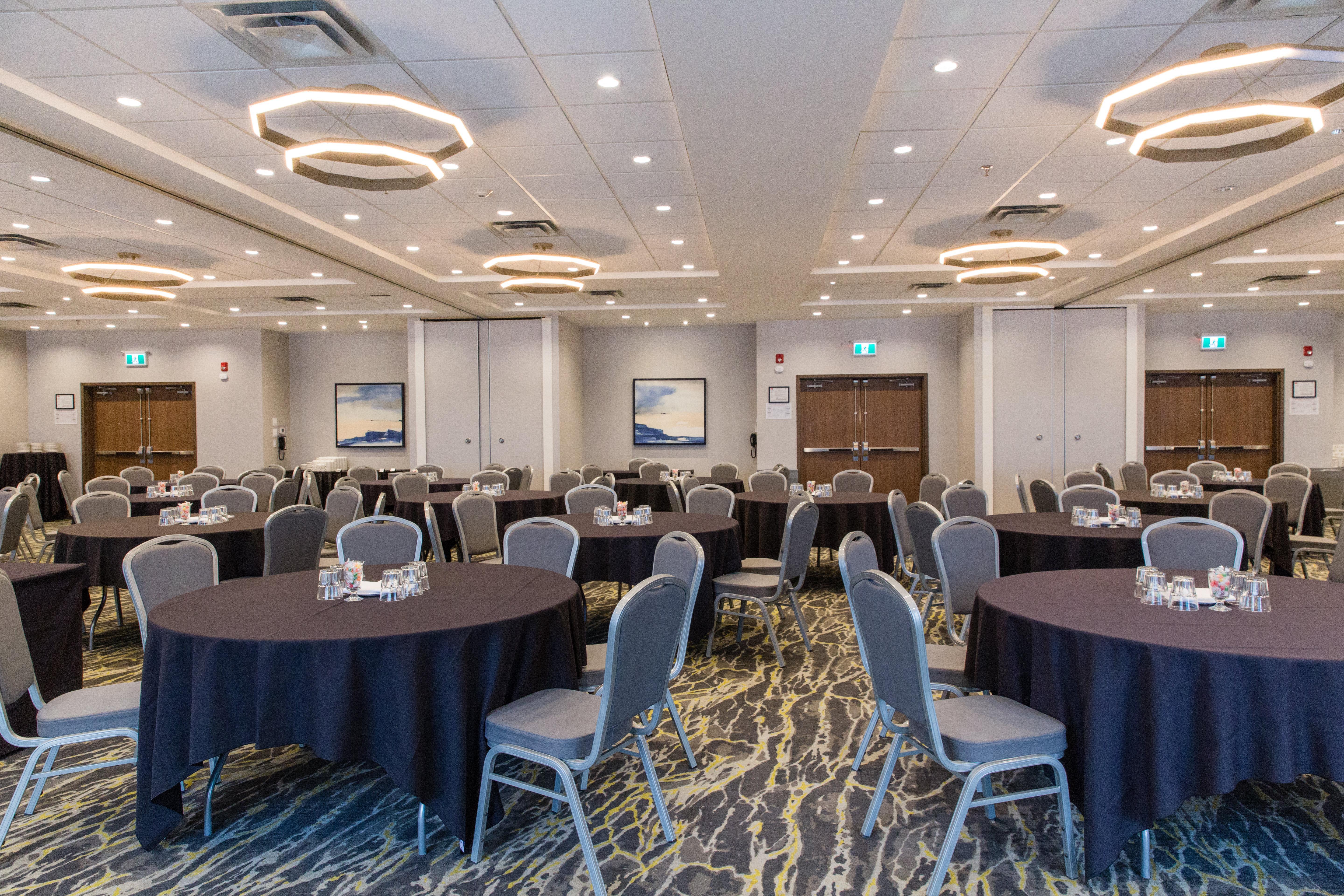 Holiday Inn Calgary South Conference Center Ngoại thất bức ảnh